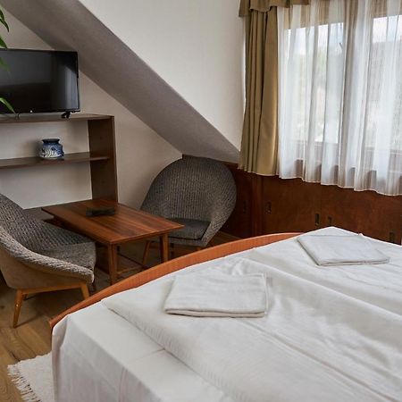 Erika Vendeghaz Hotel Szentendre Buitenkant foto
