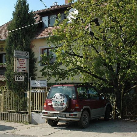 Erika Vendeghaz Hotel Szentendre Buitenkant foto