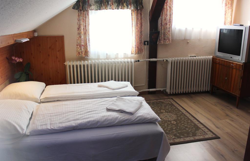 Erika Vendeghaz Hotel Szentendre Buitenkant foto